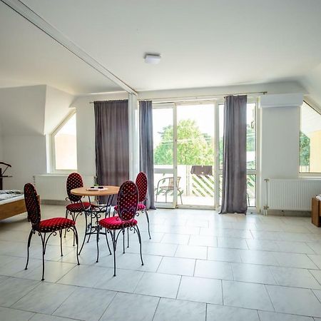 Teraszos Vendeghaz Daire Kestel Dış mekan fotoğraf